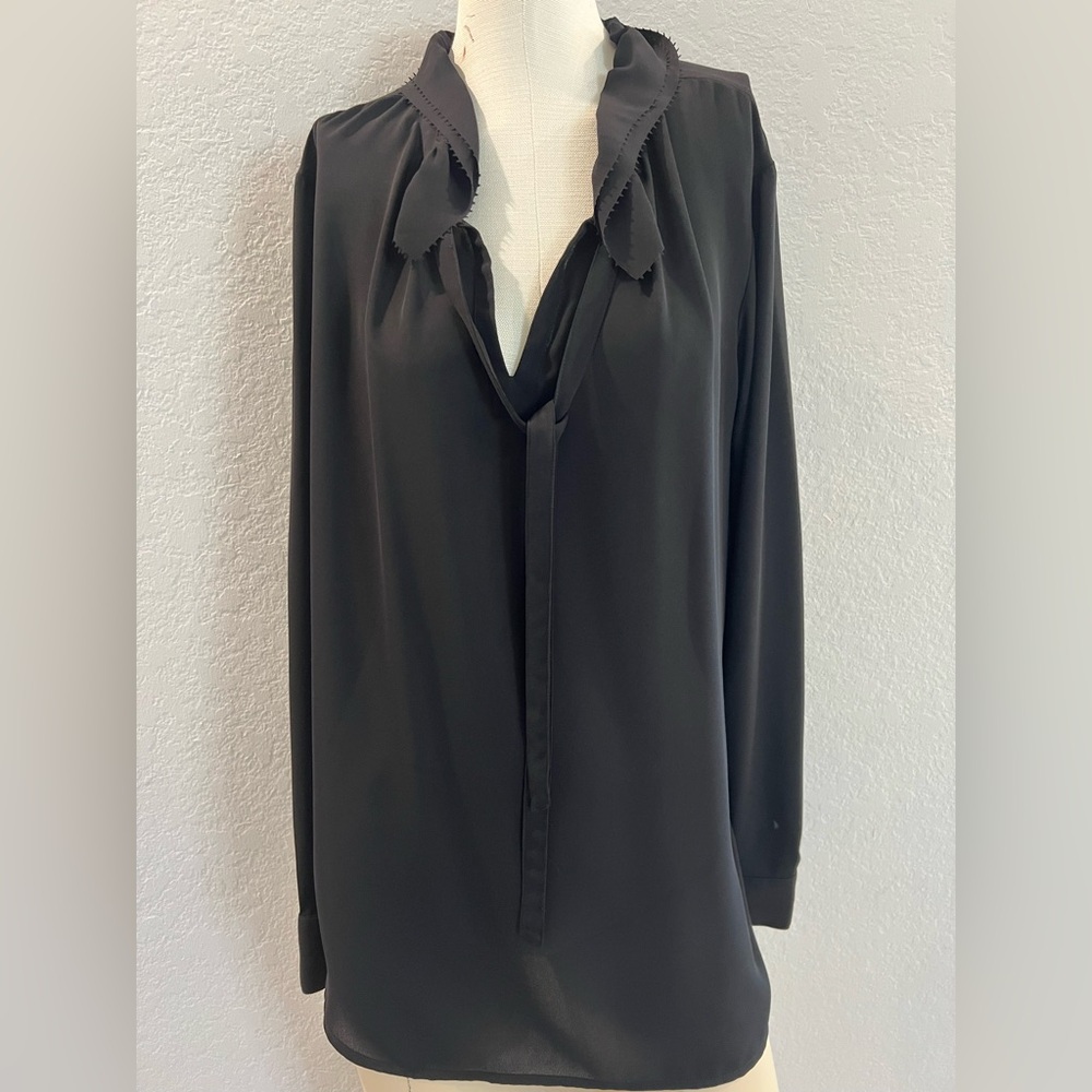 Banana Republic Women’s Elegant Long Sleeved Black Top With Ruffled Collar Sz L